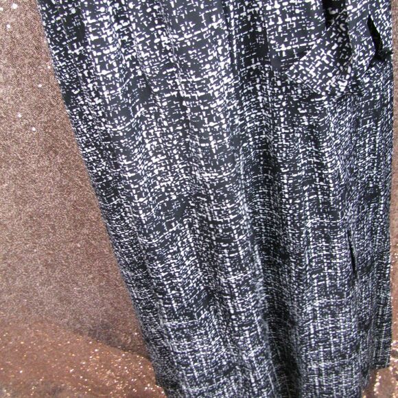 NWT BloomChic black and white belted dress 26/4X - Picture 6 of 10